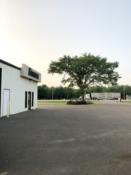 More Photos Of 2090 Us-8, Saint Croix Falls Service For Lease