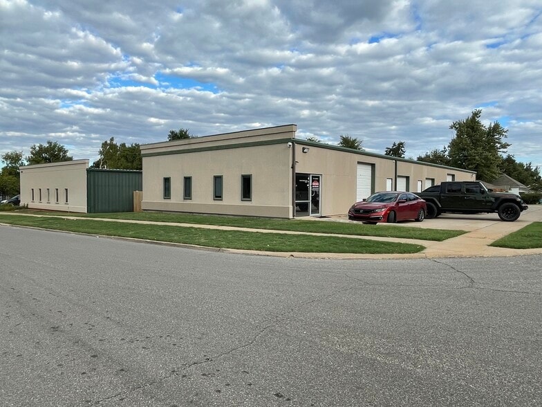 More Photos Of 405 W 2nd St, Edmond Office For Lease
