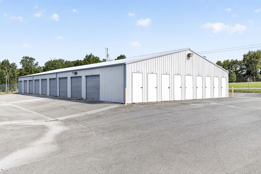 More Photos Of 110 Woodlands Cir, Crossville Self Storage For Sale