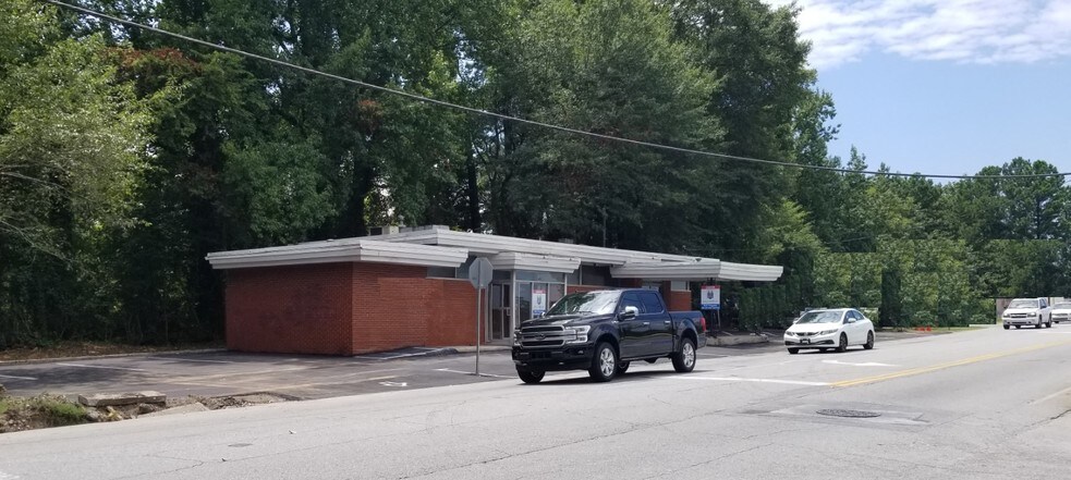 More Photos Of 5037 Peachtree Rd, Chamblee General Retail For Sale