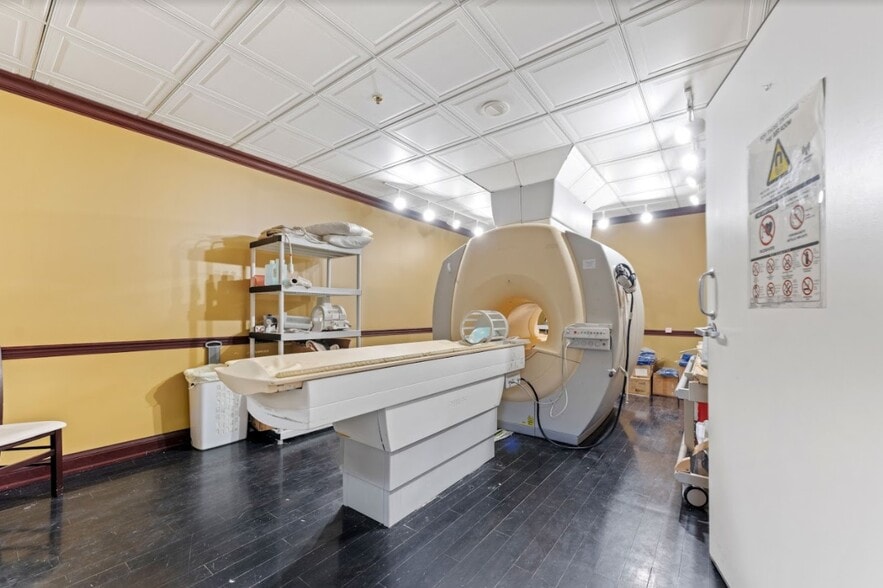 More Photos Of 230 E Ogden Ave, Hinsdale Medical For Sale