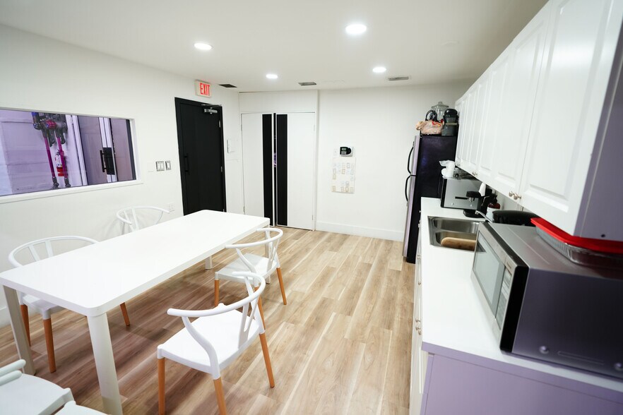 More Photos Of 667 NW 29th St, Miami Warehouse For Lease