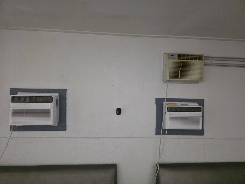 More Photos Of 99-930 Iwaena St, Aiea Warehouse For Lease