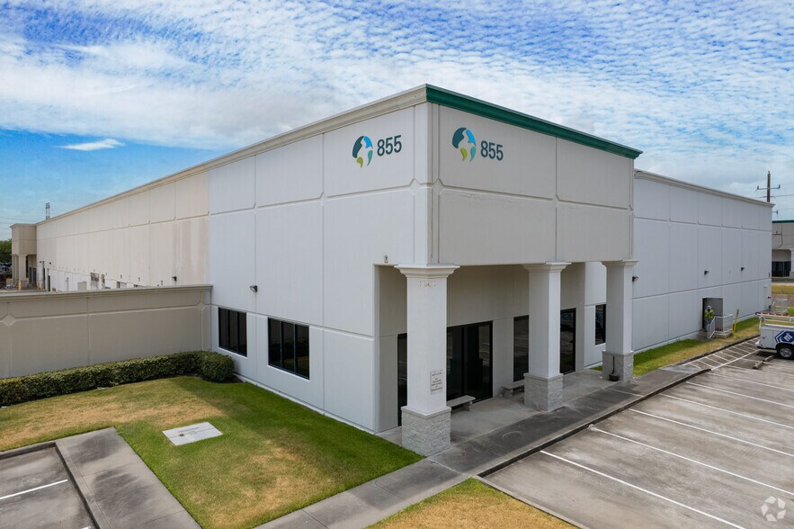 More Photos Of 835 Greens Pky, Houston Unknown For Lease