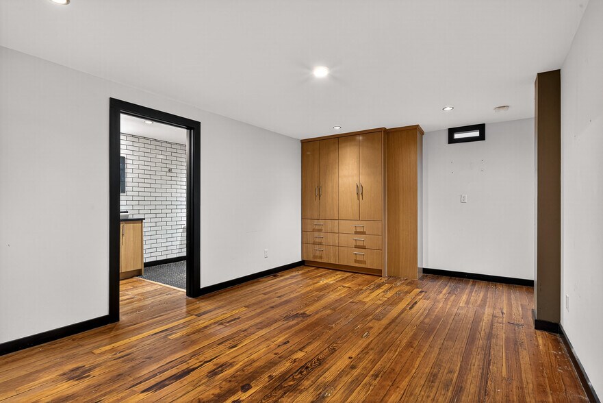 More Photos Of 614 High St, Comfort Storefront Retail Residential For Sale