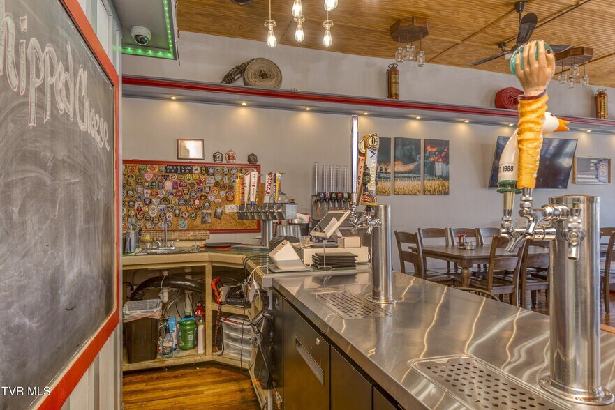 More Photos Of 139 Town Square St, Glade Spring Restaurant For Sale