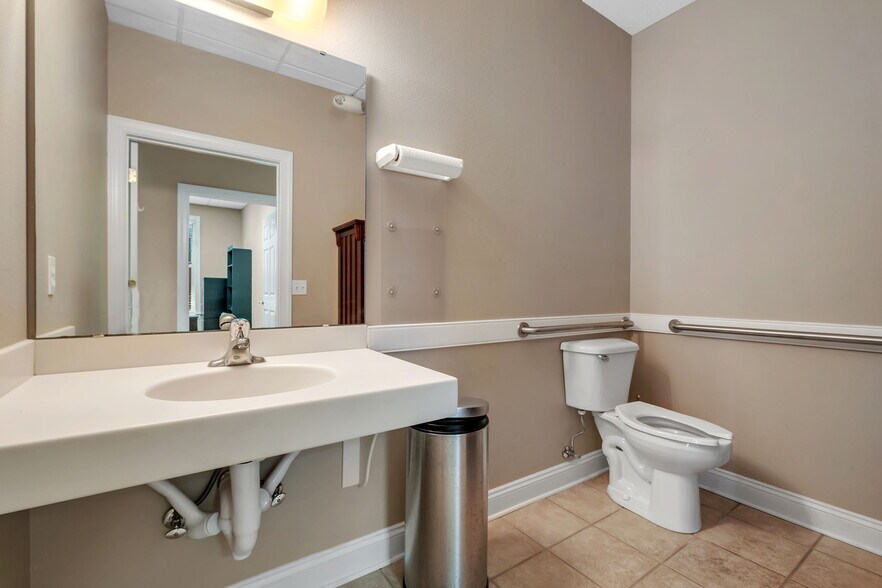 More Photos Of 2104 Delta Way, Tallahassee Office For Sale