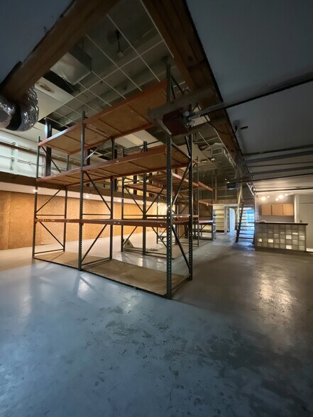 More Photos Of 106 Free Hill Rd, Hendersonville Warehouse For Lease