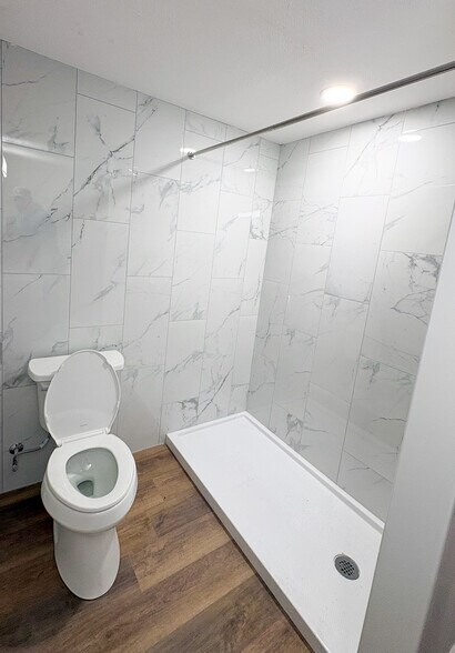 More Photos Of 11 N Walnut St, Iola Apartments For Sale