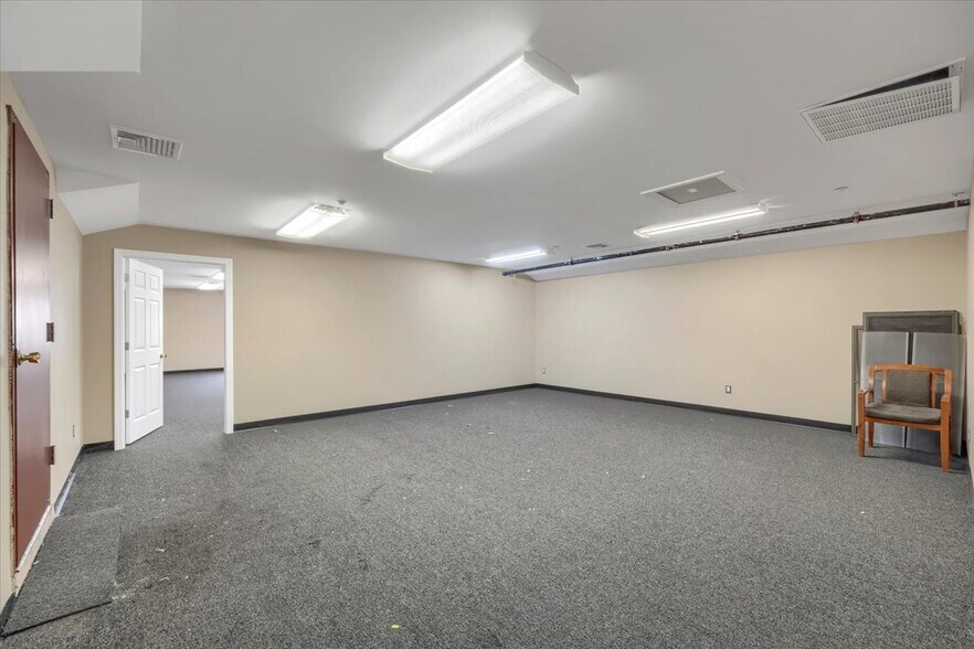 More Photos Of 8 Revolutionary Rd, Ossining Medical For Lease