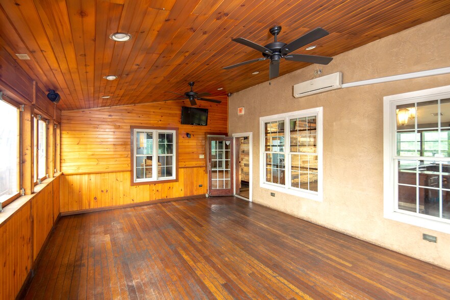 More Photos Of 1441 S West End Blvd, Quakertown Restaurant For Sale