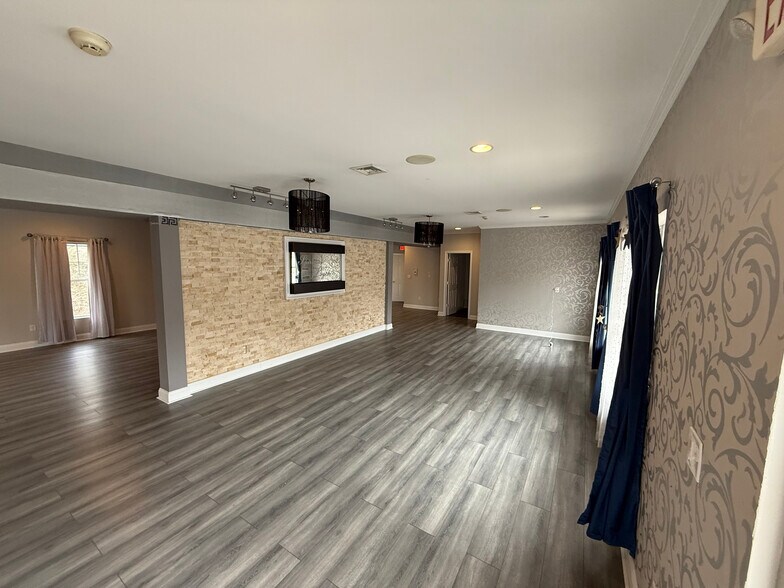 More Photos Of 2290 Foxon Rd, North Branford Storefront Retail Office For Lease