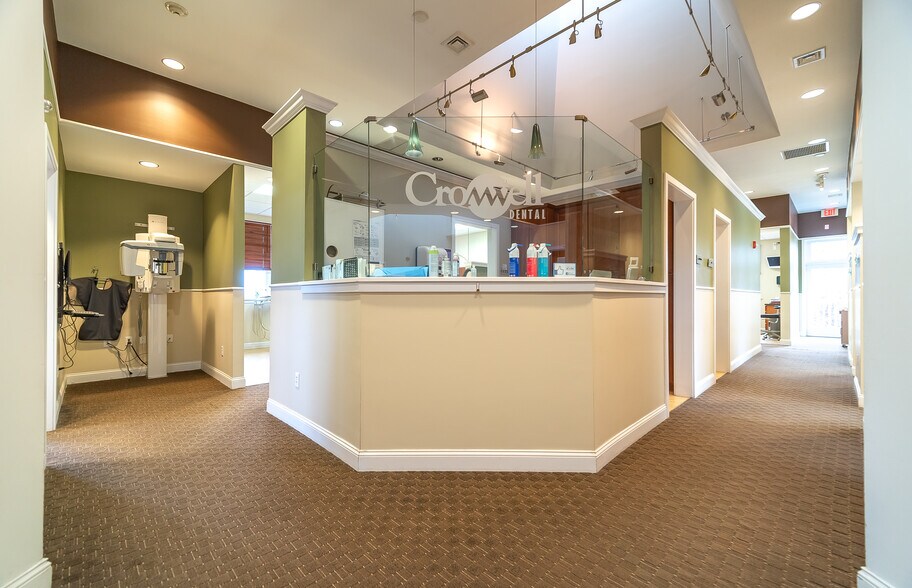 More Photos Of 30 Country Squire Dr, Cromwell Medical For Sale