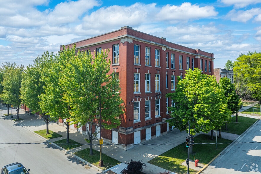 More Photos Of 4052 S Wabash Ave, Chicago Schools For Sale