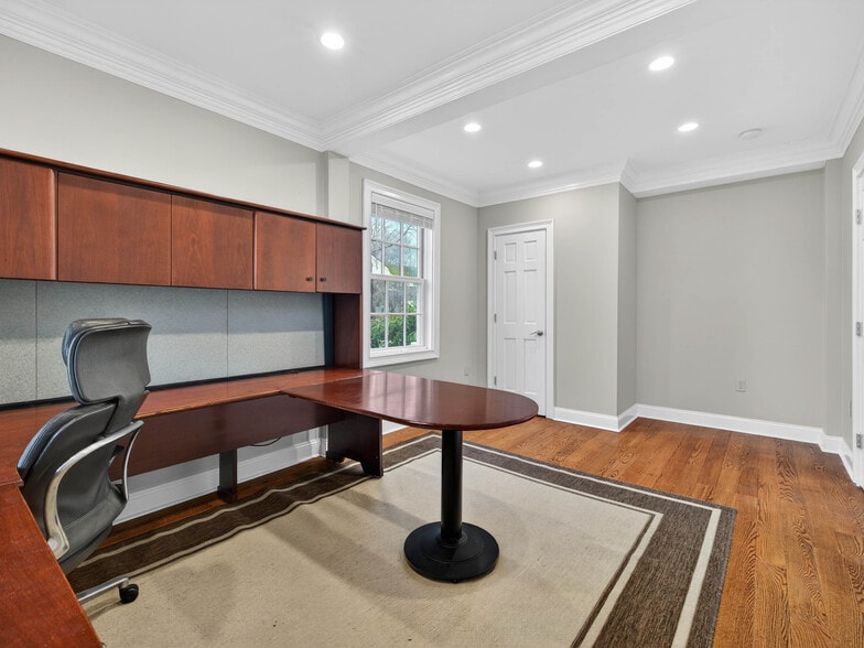More Photos Of 3 Fort Rachel Pl, Mystic Office Residential For Lease