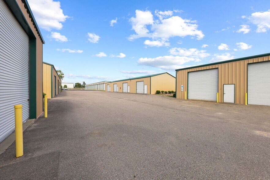 More Photos Of 202 Transcom Ct, Wilmington Self Storage For Lease