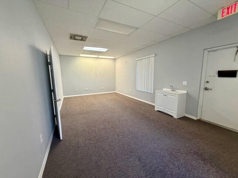 More Photos Of 1038-1040 E Brandon Blvd, Brandon Medical For Lease