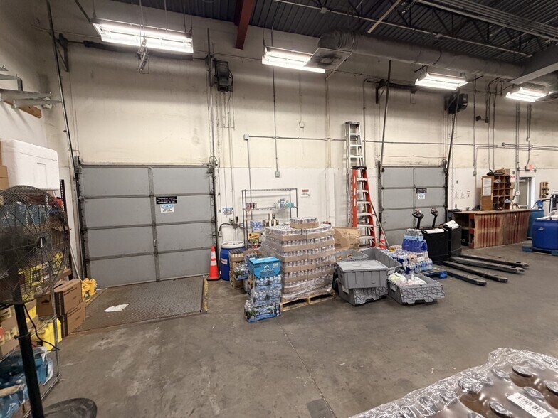 More Photos Of 6240 Abbott Dr, Omaha Distribution For Lease