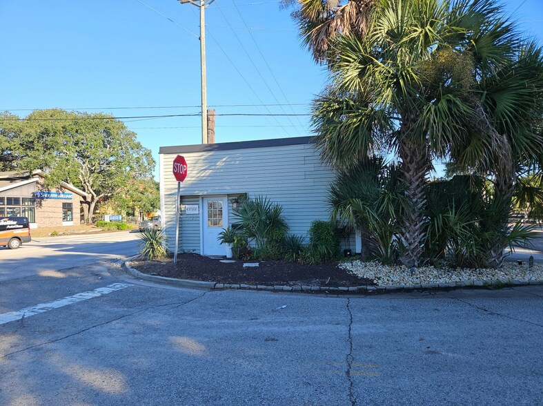 More Photos Of 828 Folly Rd, Charleston Freestanding For Sale
