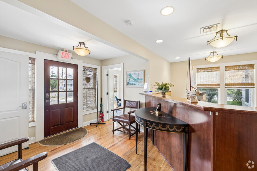 More Photos Of 704 Howe St, Point Pleasant Office For Sale