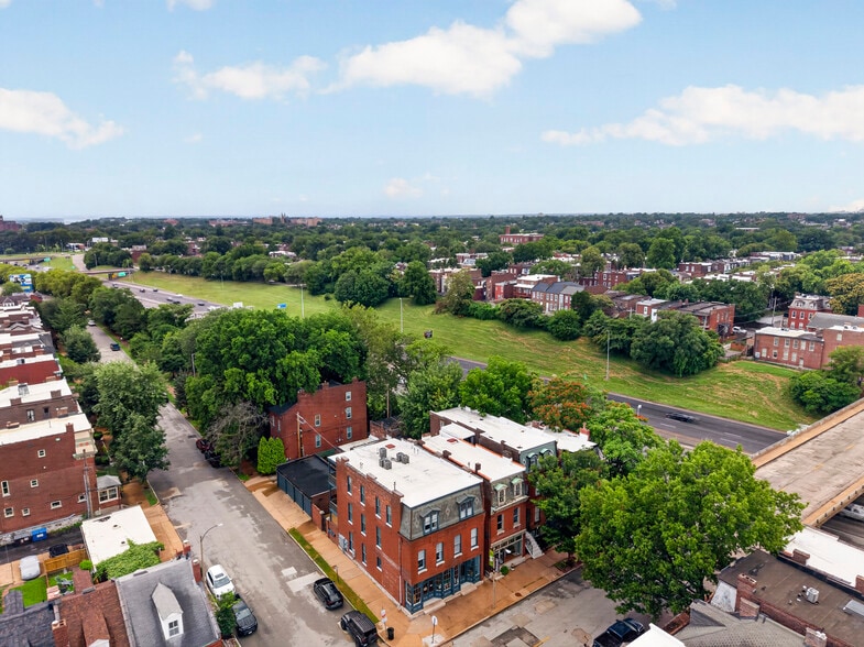 More Photos Of 1304 Sidney St, Saint Louis Flex For Sale
