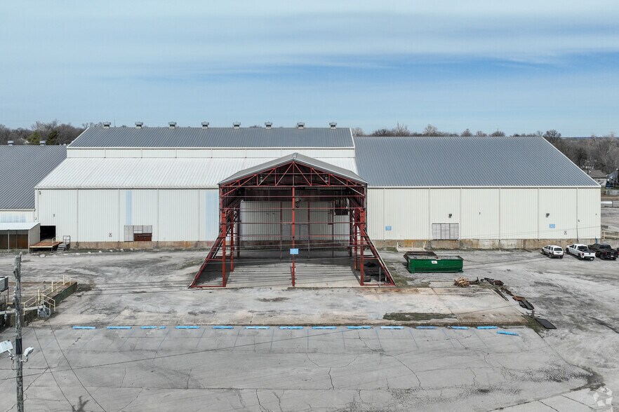 More Photos Of 3515 Dawson Rd, Tulsa Manufacturing For Lease