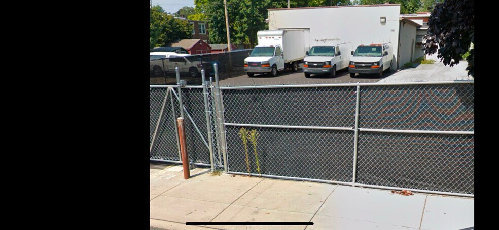 More Photos Of 932 High St, Lancaster Light Manufacturing For Lease