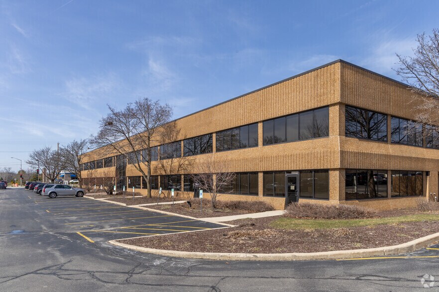 More Photos Of 2607 N Grandview Blvd, Waukesha Office For Lease