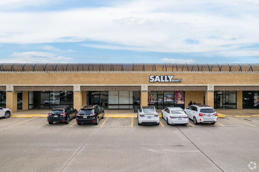 More Photos Of 1301-1469 W Campbell Rd, Richardson General Retail For Lease
