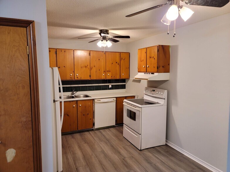 More Photos Of 71 Victoria St, Aurora Apartments For Sale