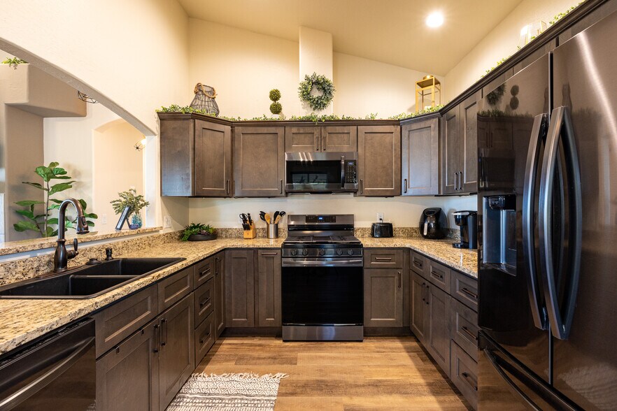 More Photos Of 116 S 1st St, Williams Office For Sale