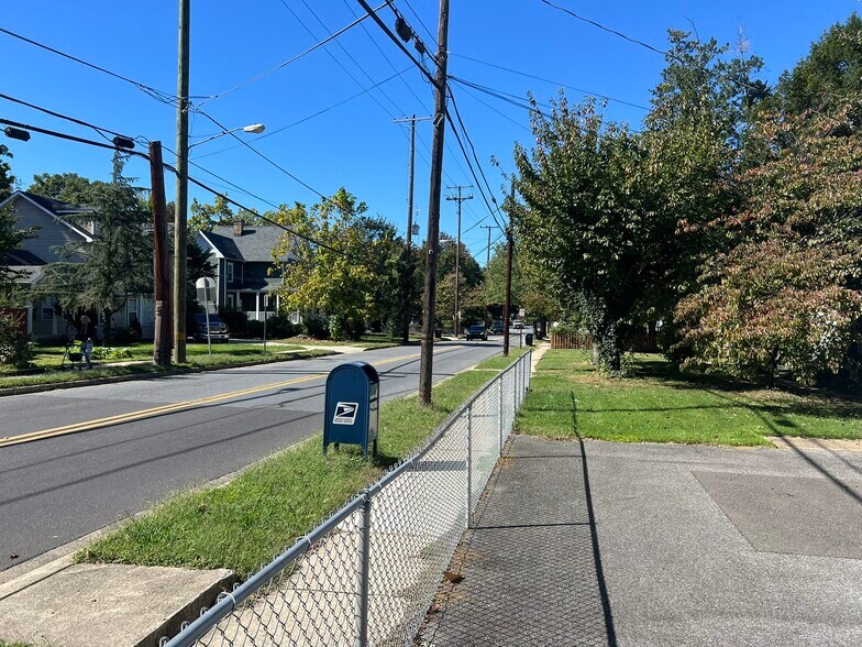 More Photos Of 4118 Queensbury Rd, Hyattsville Freestanding For Lease