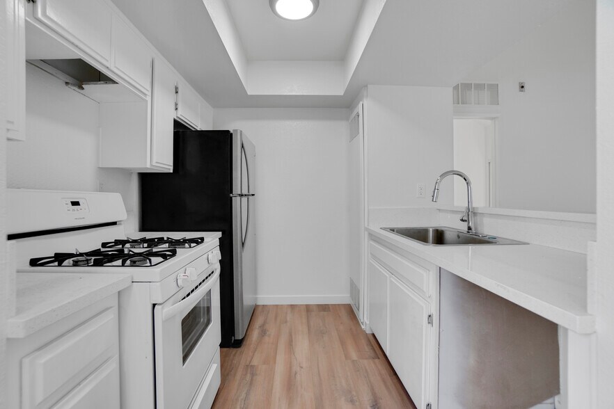 More Photos Of 519 South St, Glendale Apartments For Sale
