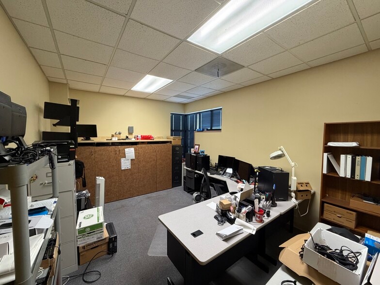More Photos Of 17811 E 40 Hwy, Independence Office For Sale