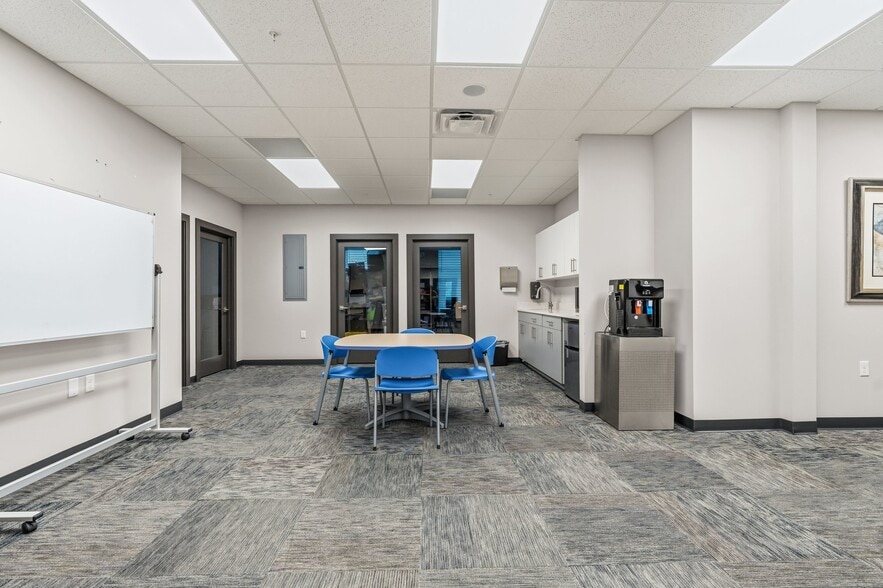 More Photos Of 131 S Country Club Rd, Lake Mary Office For Sale