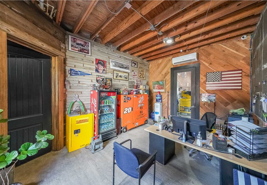 More Photos Of 250 Cleveland St, Locust Grove Industrial For Sale