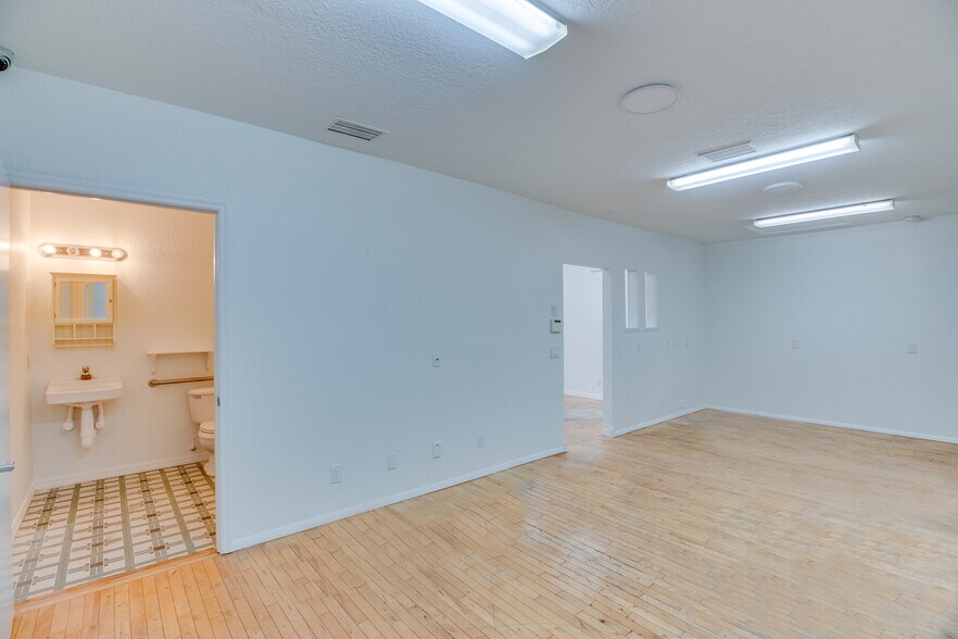 More Photos Of 840 19th St, Vero Beach Office For Lease