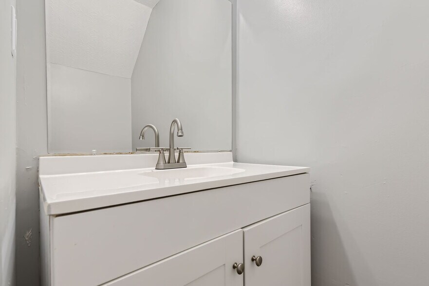 More Photos Of 8537 Pineland Dr, Jonesboro Apartments For Sale