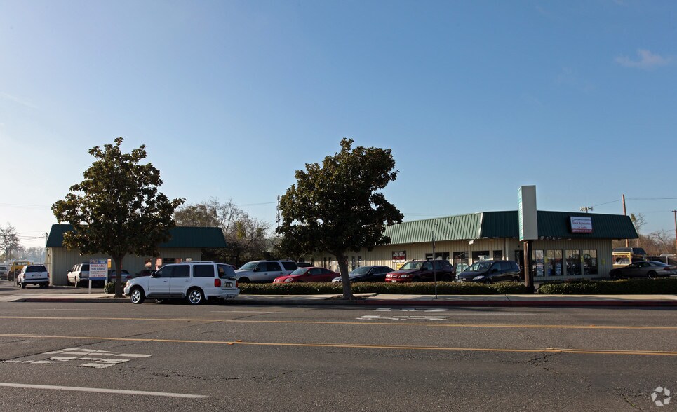 Primary Photo Of 1125 N Golden State Blvd, Turlock Unknown For Lease