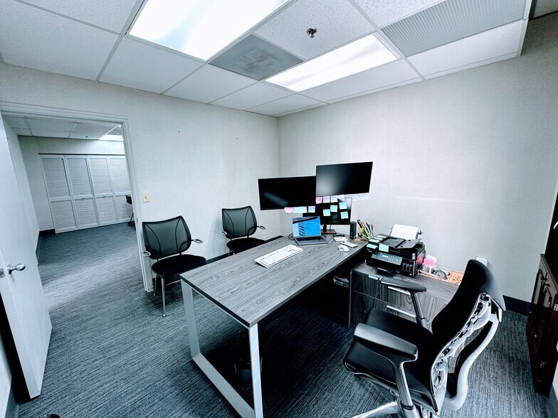 More Photos Of 1110 Brickell Ave, Miami Office For Sale