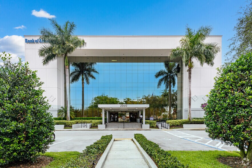 More Photos Of 2000 Glades Rd, Boca Raton Office For Lease