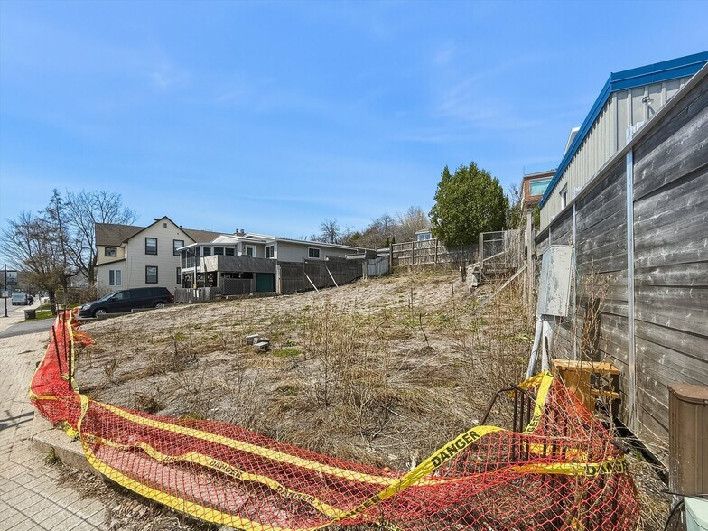 More Photos Of 22 Bay St, Parry Sound Land For Sale