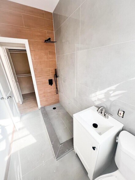 More Photos Of 711 NW 1st St, Miami Apartments For Sale