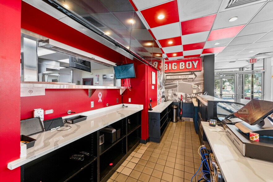 More Photos Of 32704 Grand River Ave, Farmington Restaurant For Sale
