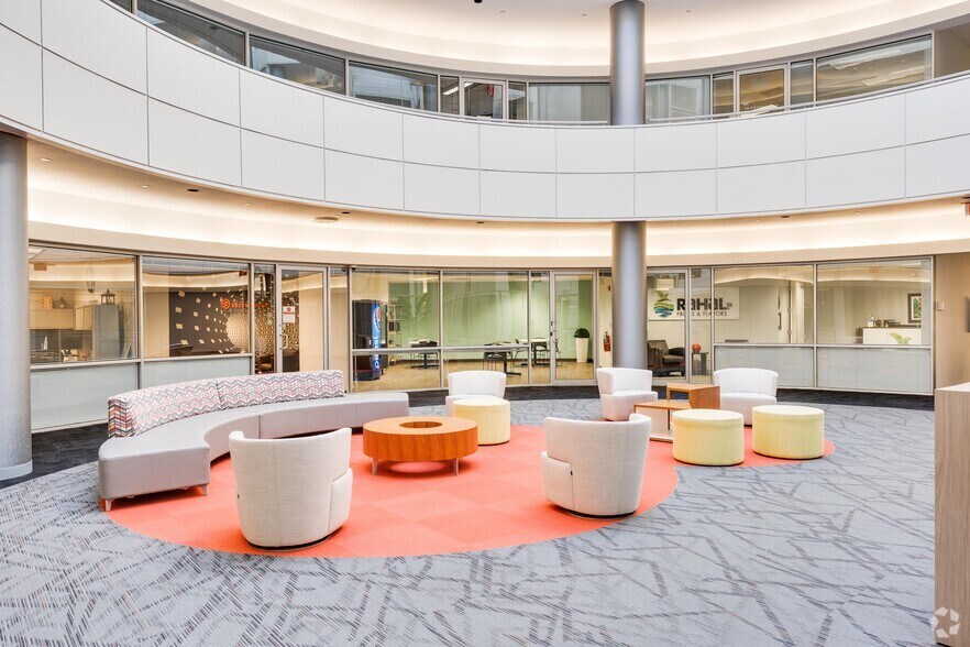 More Photos Of 2 Transam Plaza Dr, Oakbrook Terrace Office For Lease