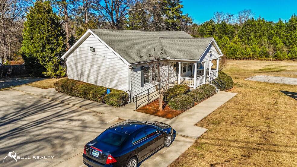 More Photos Of 201 E Clinton St, Gray Office For Sale
