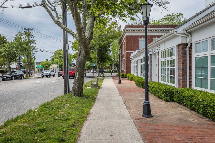 More Photos Of 1 Hampton Rd, Southampton Storefront Retail Office For Sale