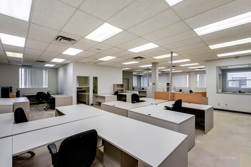 More Photos Of 9850-9852 Rue Verville, Montréal Light Distribution For Sale