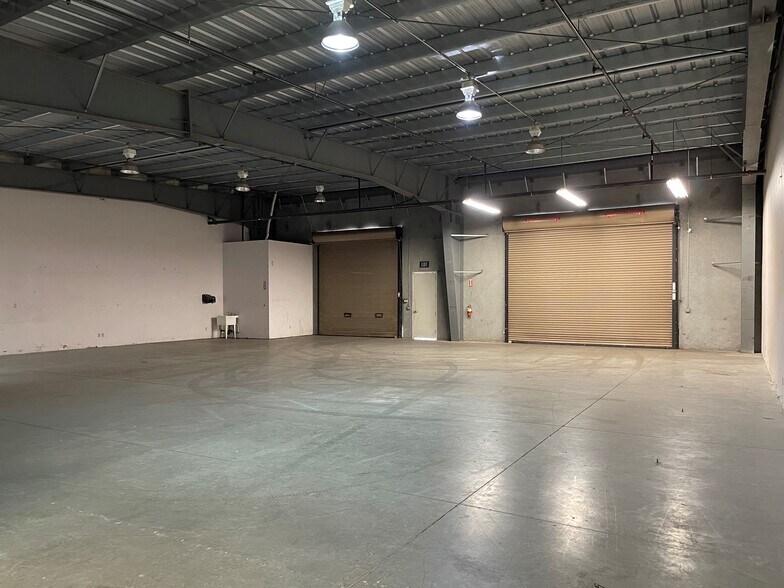 More Photos Of 2695 N Fowler Ave, Fresno Flex For Lease