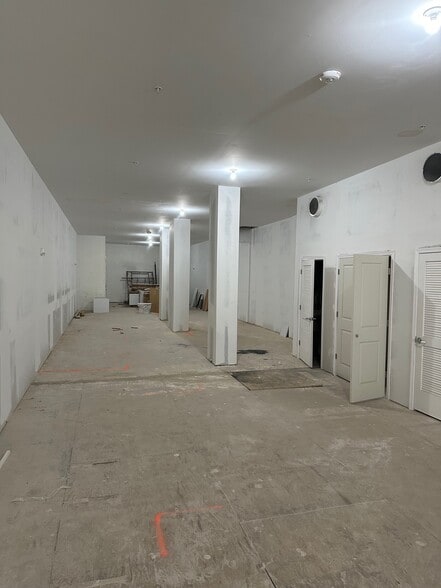 More Photos Of 106 W Lexington St, Baltimore Storefront Retail Residential For Lease